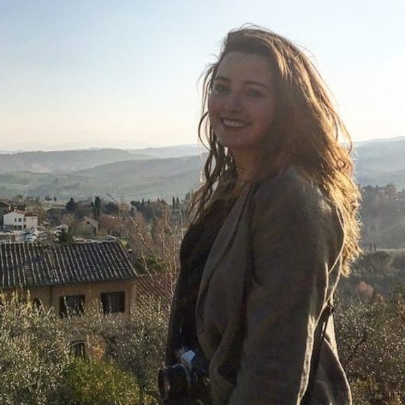 Meet your Posher, Caroline - Picture 1 of 1